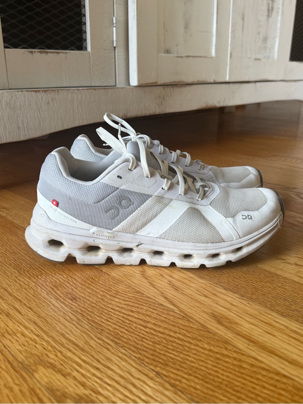 On Running Cloudrunner womens 7.5